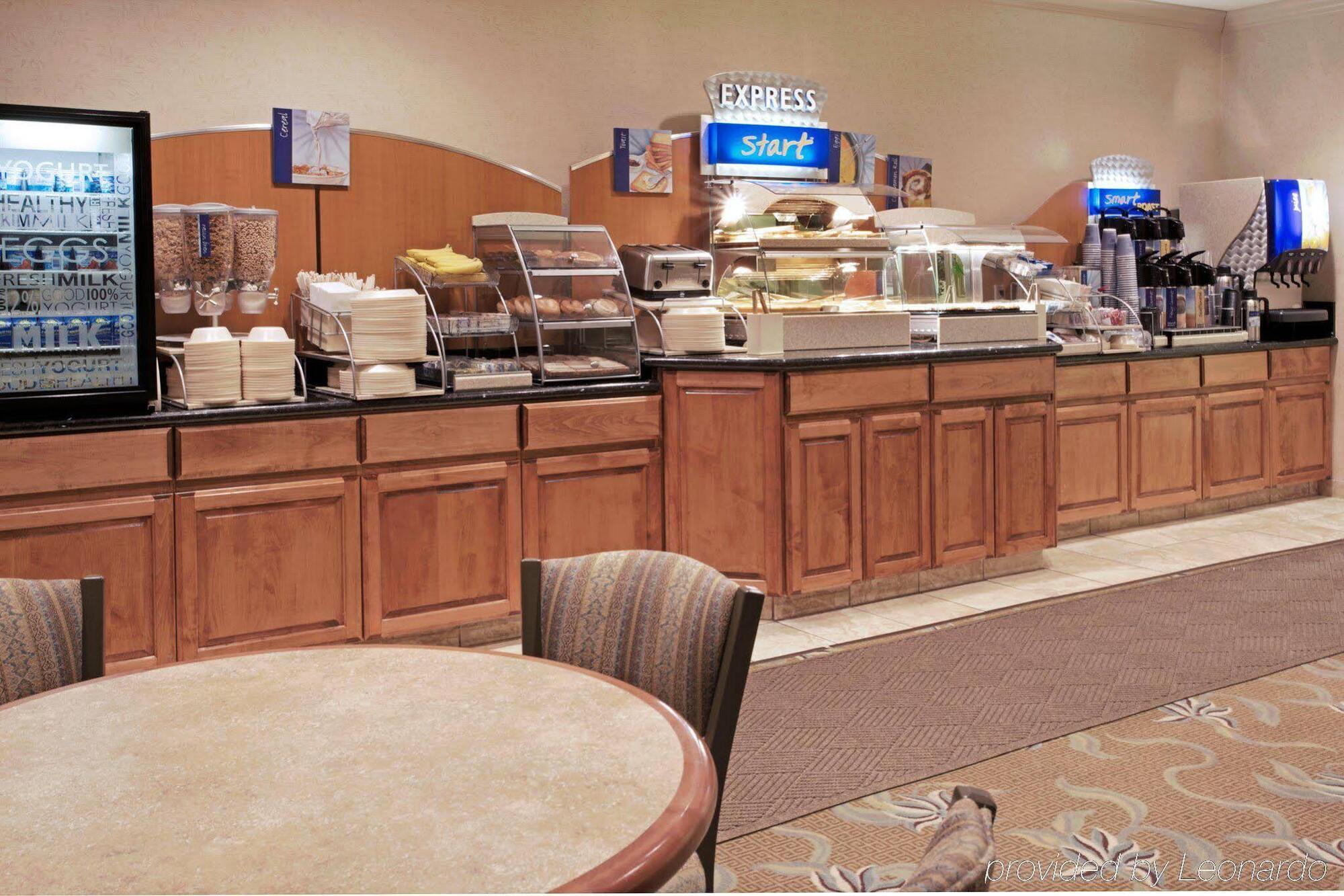 Holiday Inn Express Hotel And Suites Conroe By Ihg Exterior foto